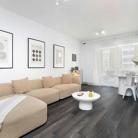Unique 2-bedroom With Balcony Parking By Renters Prestige