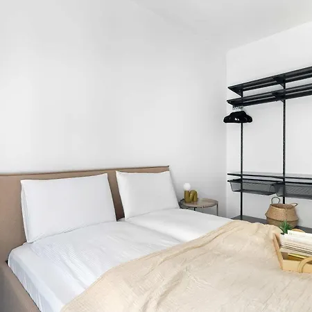 Unique 2-bedroom With Balcony Parking By Renters Prestige *